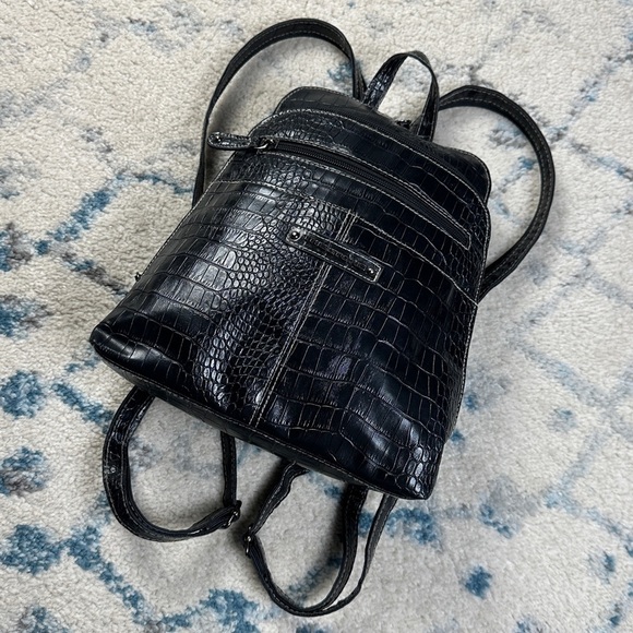 Handbags - Faux Crocodile Leather Backpack - Black - pockets